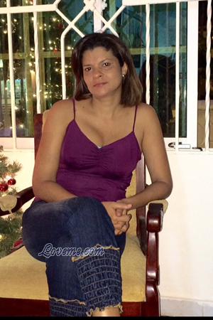 152747 - Yenis Age: 49 - Colombia