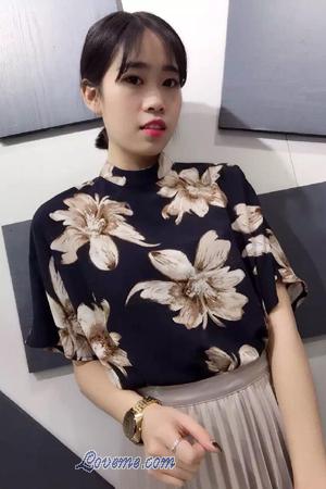 165389 - Riva Age: 25 - China