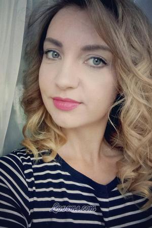 188613 - Anastasia Age: 35 - Russia