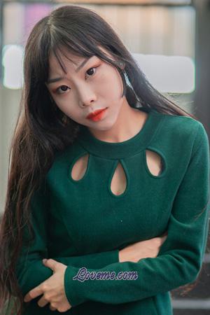 194716 - Yunhan Age: 25 - China