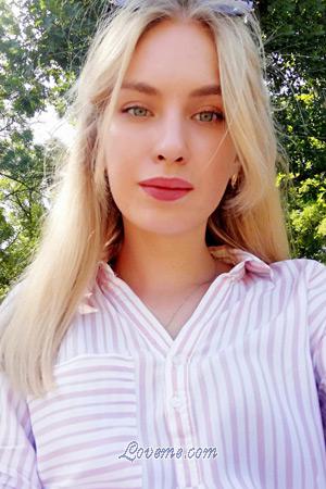 197493 - Anastasia Age: 20 - Ukraine