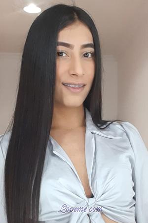 204579 - Laura Age: 24 - Colombia