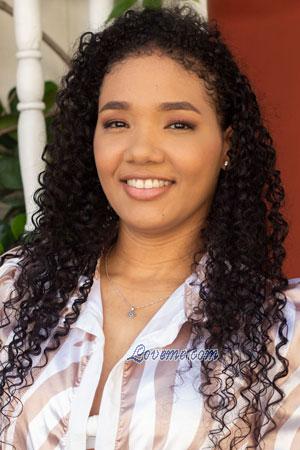 212403 - Laura Age: 33 - Colombia